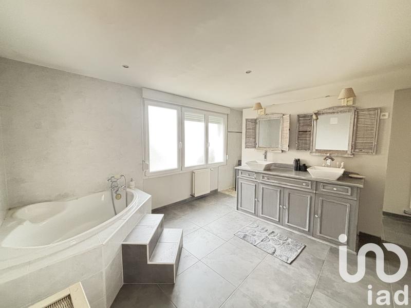 Maison - 313 m² - 6 pièces