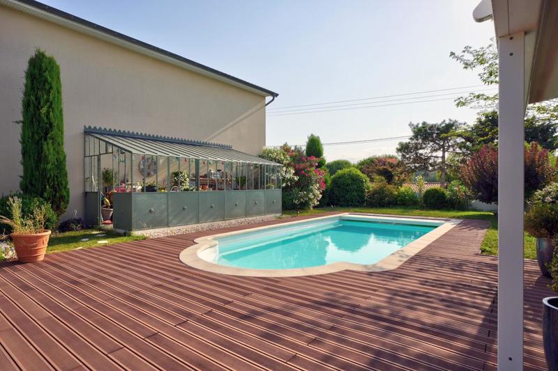 Maison - 240 m² - 8 pièces