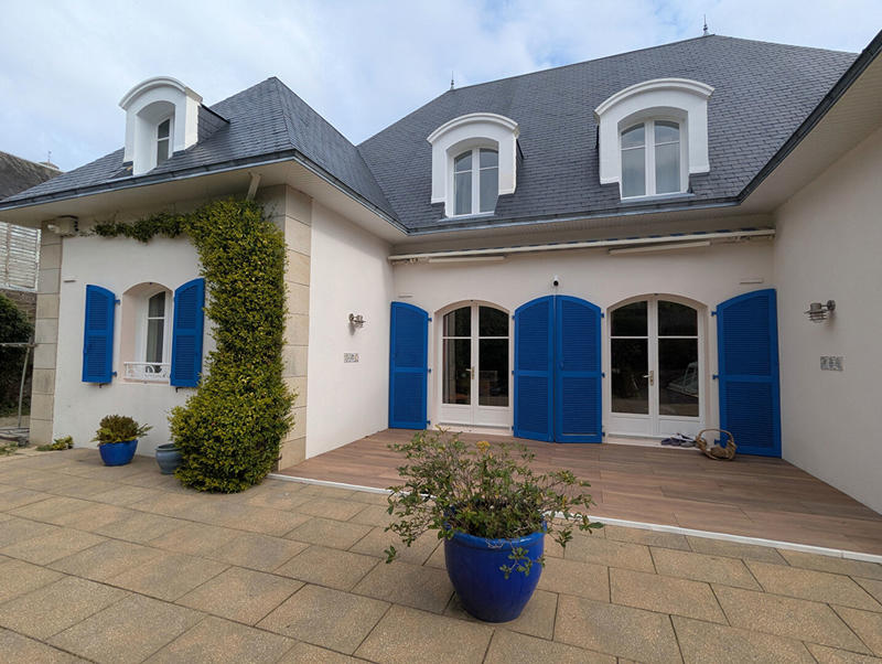 Maison - 245 m² - 9 pièces