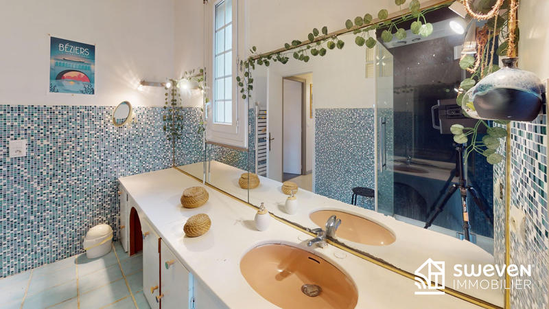 Maison traditionnelle - 220 m² - 7 pièces