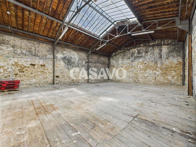 Local commercial - 683 m²
