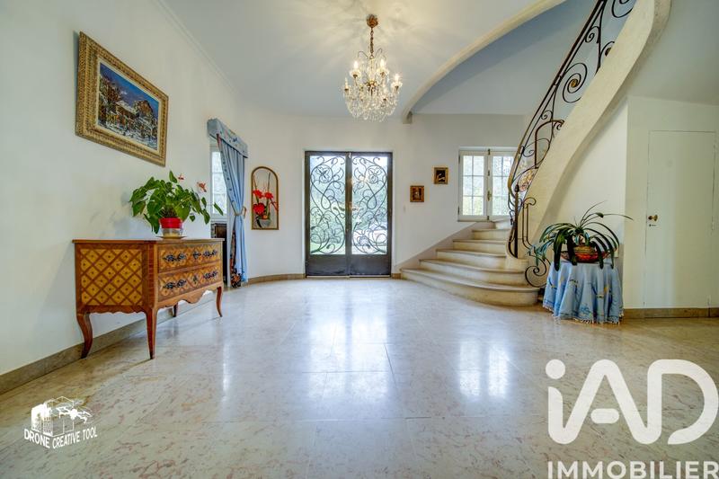 Maison - 239 m² - 7 pièces