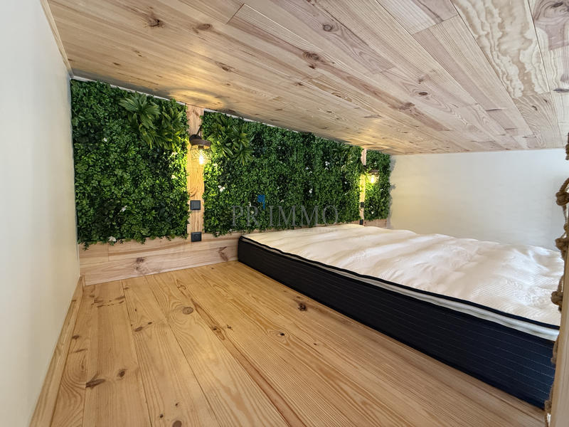 Maison - 250 m² - 12 pièces