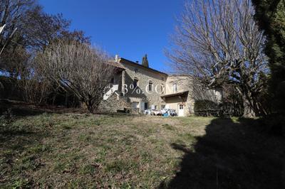 Propriété - 256 m² - 9 pièces