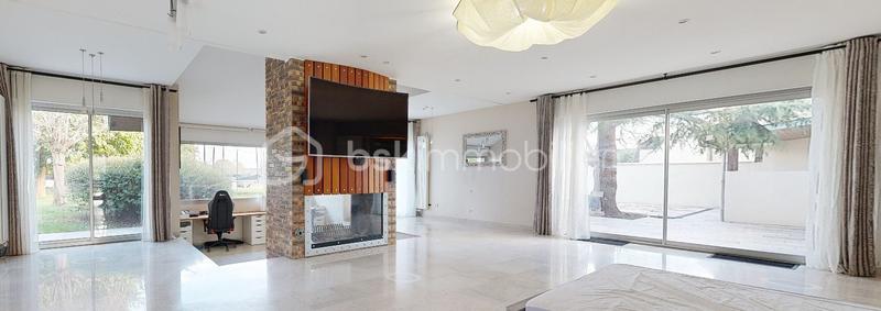 Maison d'architecte - 328 m² - 8 pièces