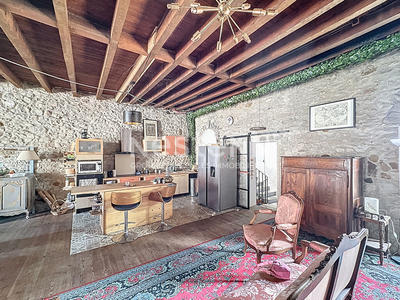 Maison - 280 m² - 6 pièces