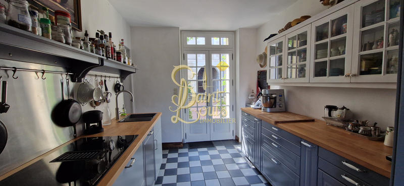 Maison - 208 m² - 7 pièces