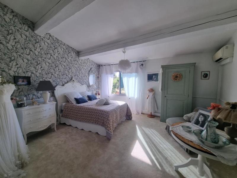 Maison - 256 m² - 5 pièces