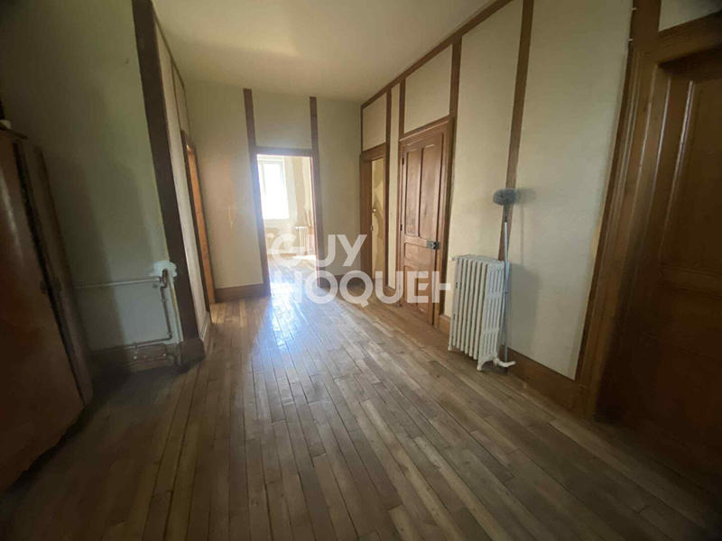 Maison - 240 m² - 12 pièces