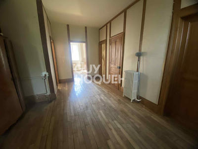 Maison - 240 m² - 12 pièces