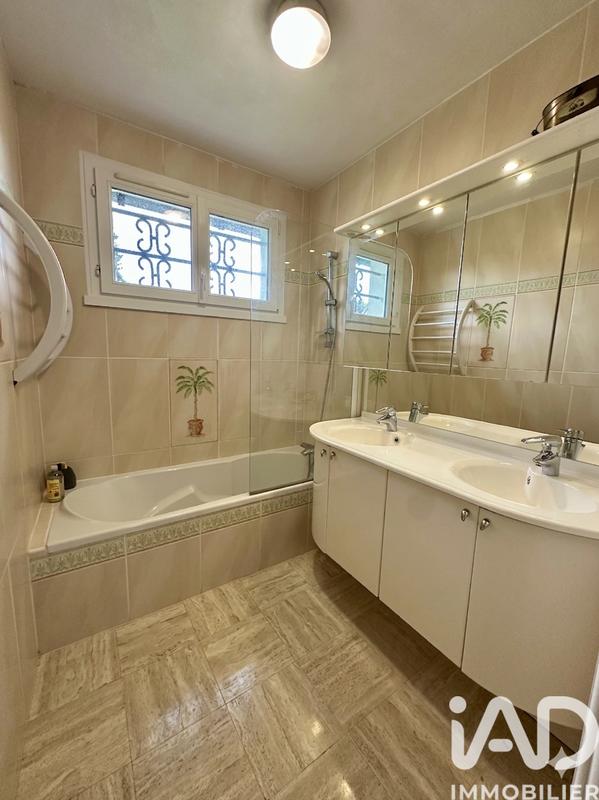 Maison - 341 m² - 11 pièces