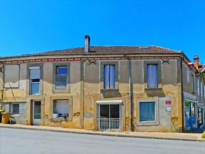 Maison - 210 m² - 6 pièces