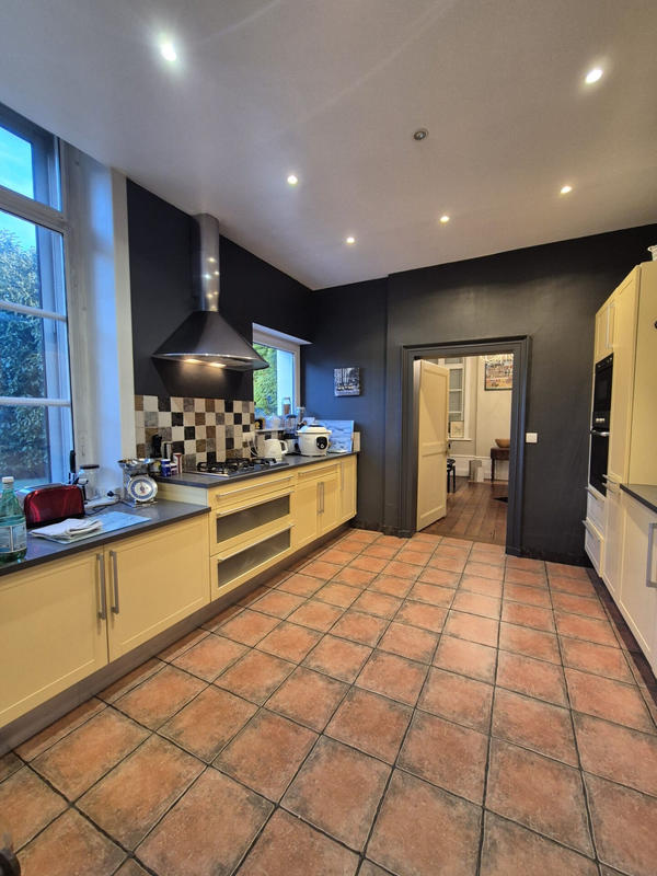 Maison - 305 m² - 8 pièces