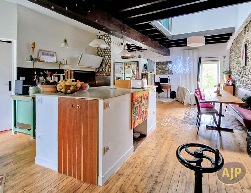 Maison - 235 m² - 9 pièces