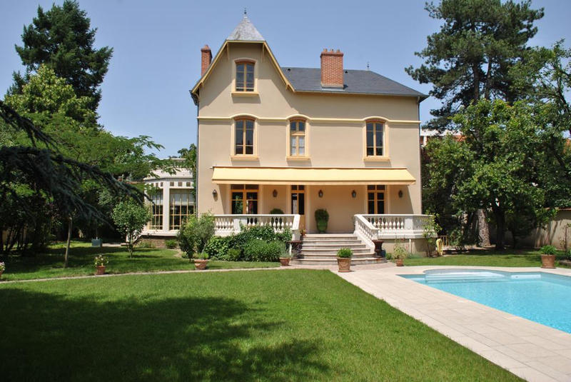 Maison - 299 m² - 8 pièces