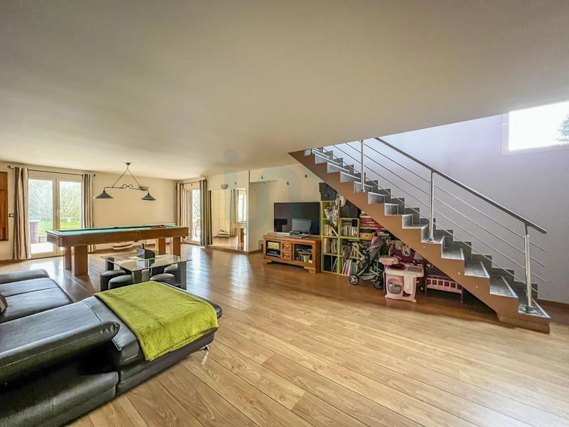 Maison traditionnelle - 363 m² - 10 pièces