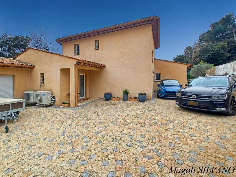 Villa - 130 m² - 5 pièces
