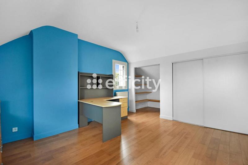 Pavillon - 247 m² - 7 pièces