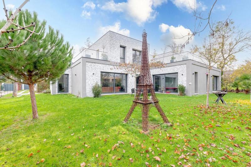 Maison d'architecte - 325 m² - 7 pièces