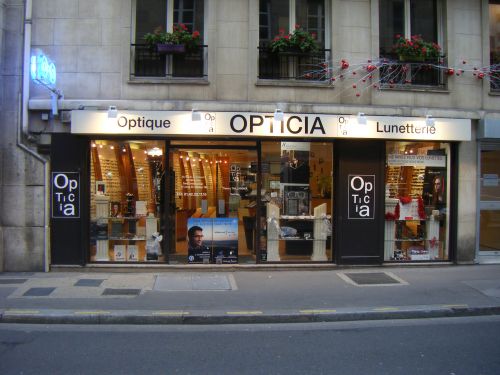 Opticia