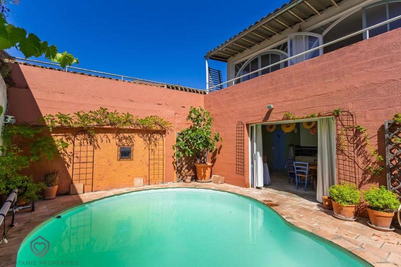 Maison de village - 256 m² - 10 pièces