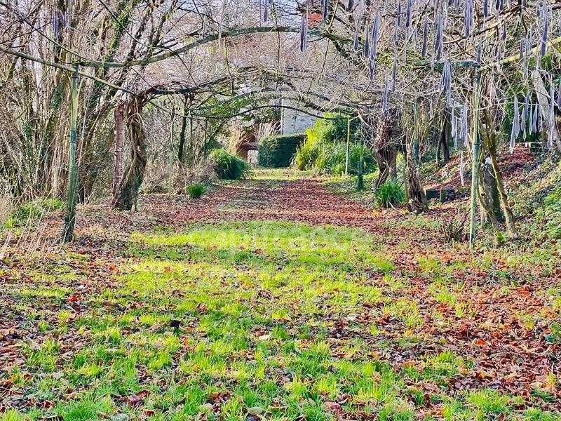 Propriété - 468 m² - 10 pièces