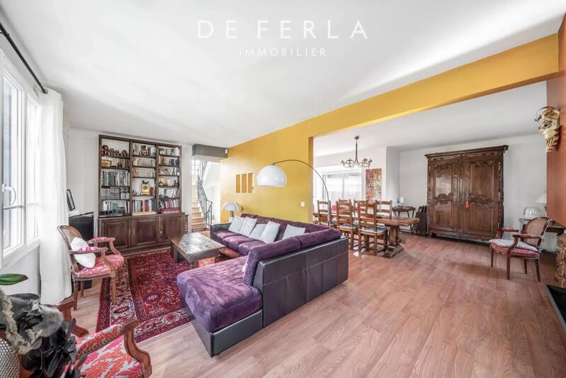 Maison - 260 m² - 10 pièces