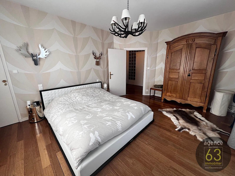 Maison - 269 m² - 9 pièces