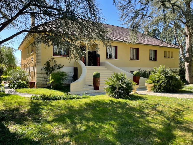 Maison - 160 m² - 11 pièces