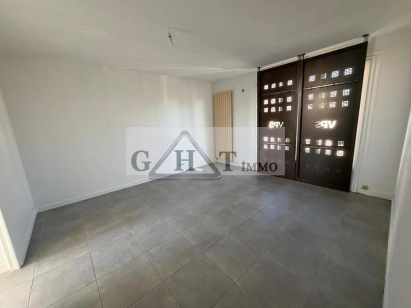 Entrepôt - 1 300 m²