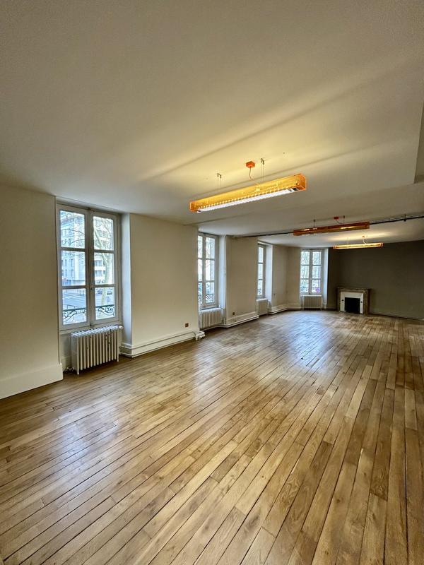 Maison - 195 m² - 8 pièces