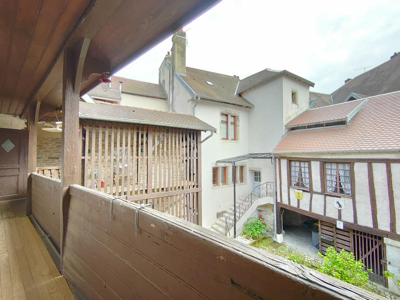 Maison - 215 m² - 9 pièces