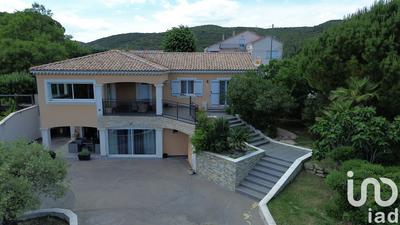 Maison - 225 m² - 9 pièces