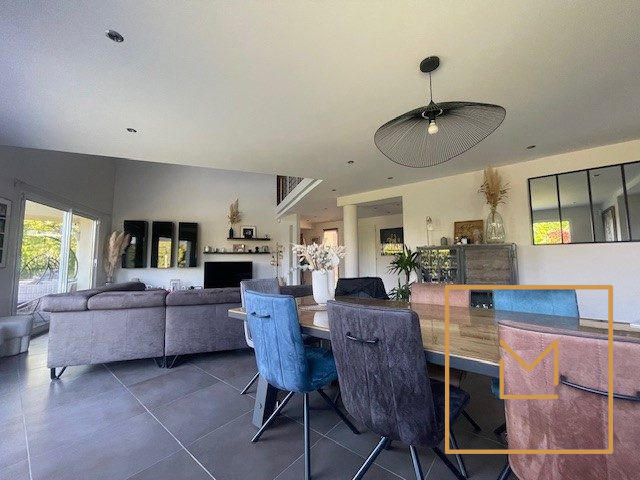 Maison - 190 m² - 6 pièces