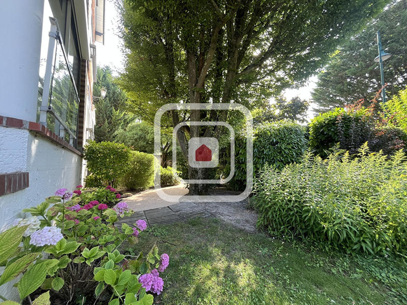 Maison - 267 m² - 8 pièces