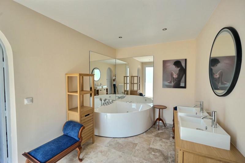 Maison - 342 m² - 7 pièces