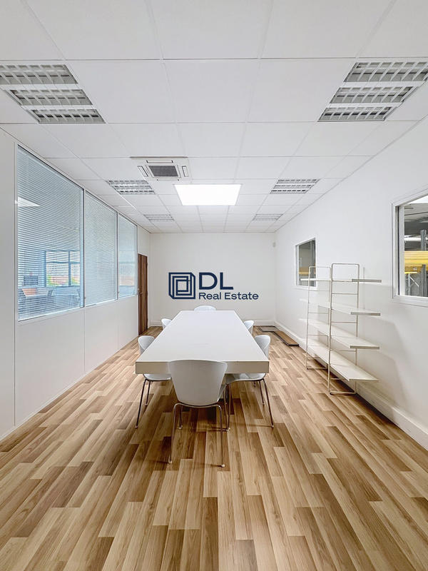 Entrepôt - 1 014 m²