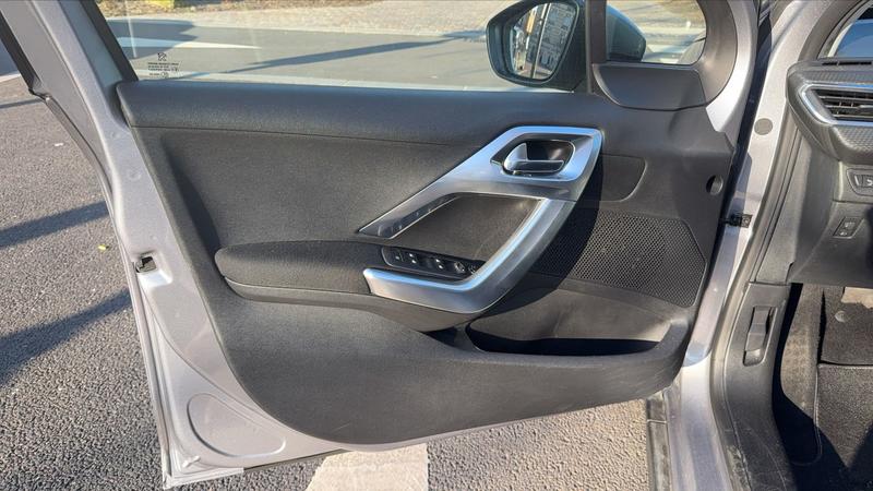 Peugeot 2008 1.2 PureTech 110 Eat6 Signature