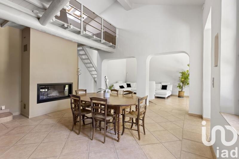 Maison - 220 m² - 5 pièces