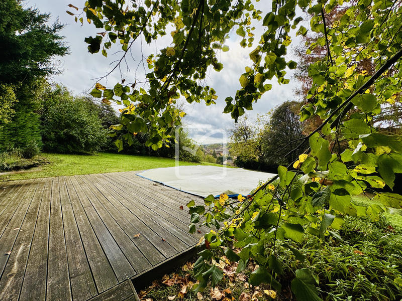 Maison - 276 m² - 8 pièces