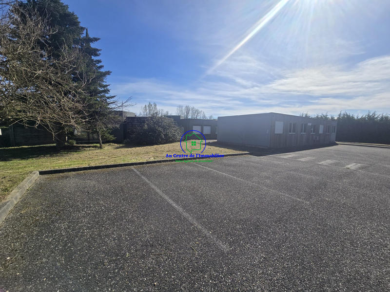 Local d'activités - 242 m² - 13 pièces