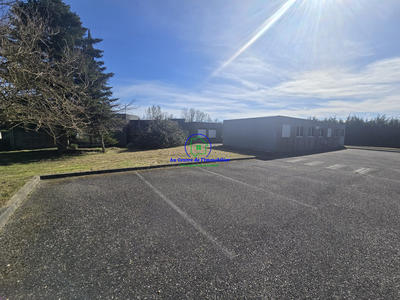 Local d'activités - 242 m² - 13 pièces