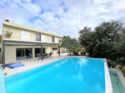 Villa - 200 m² - 5 pièces