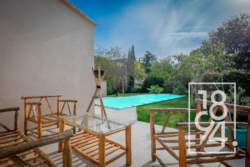 Maison - 213 m² - 5 pièces