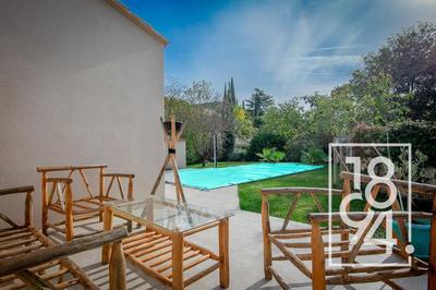 Maison - 213 m² - 5 pièces