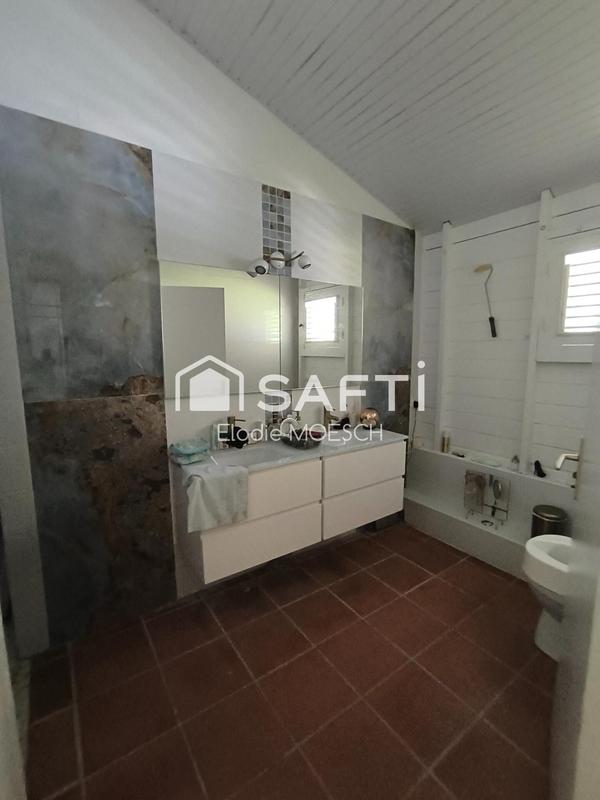 Maison - 180 m² - 7 pièces