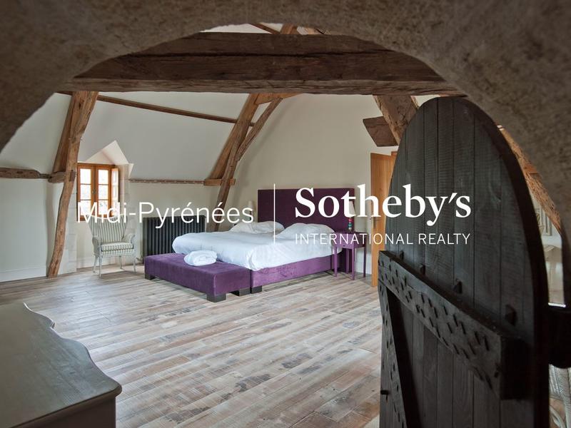 Château - 1 000 m² - 12 pièces