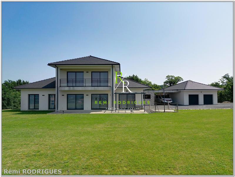 Maison - 196 m² - 7 pièces