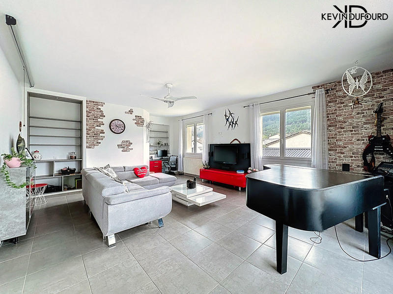 Maison - 200 m² - 7 pièces