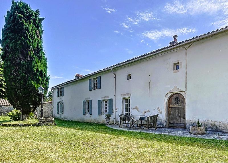 Propriété - 473 m² - 15 pièces